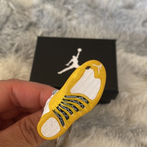 Air Jordan XII Retro “The Glove” Keychain - Picture 7 of 9